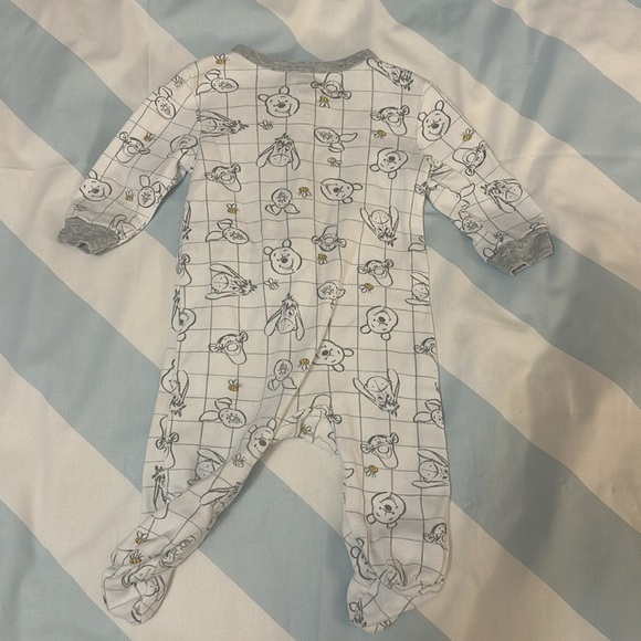 Disney - Winnie the Pooh - long sleeve newborn footed sleeper. Size 0-3 months - Picture 3 of 3